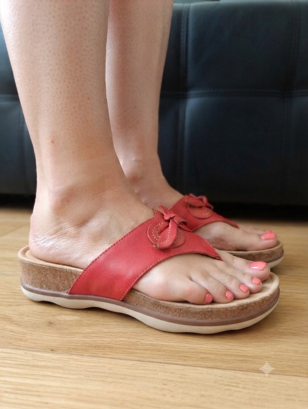 Clarks Leather Flower Thong Sandals Cushioned 8.5 Red - Picture 4 of 16